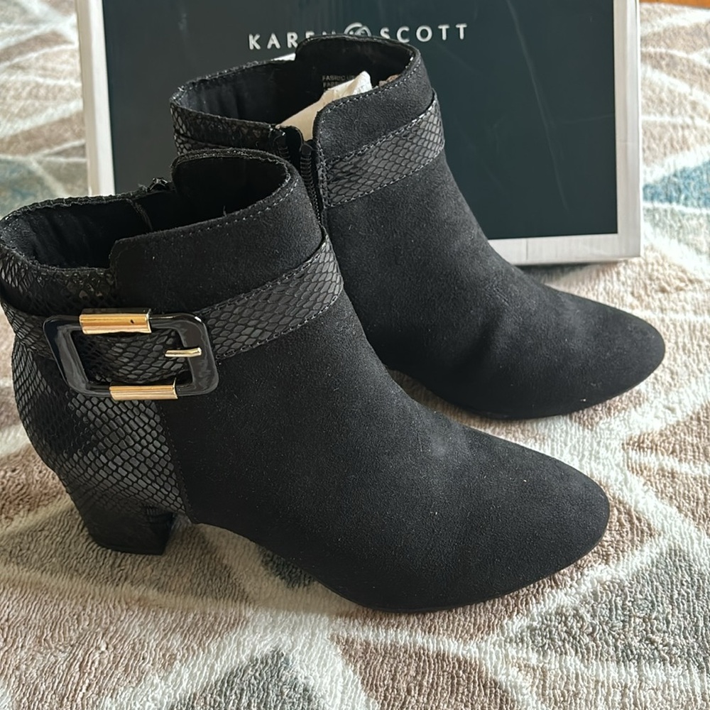 Karen Scott Ivvy w
Black mixed-media black ankle booties